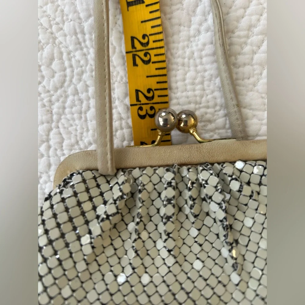 Vintage Whiting & Davis ivory metal crossbody bag. Kiss lock, leather trim. Nice - Picture 16 of 16